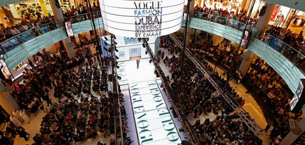 Dubai-Mall-bezoekrs-Vogue-Fashion